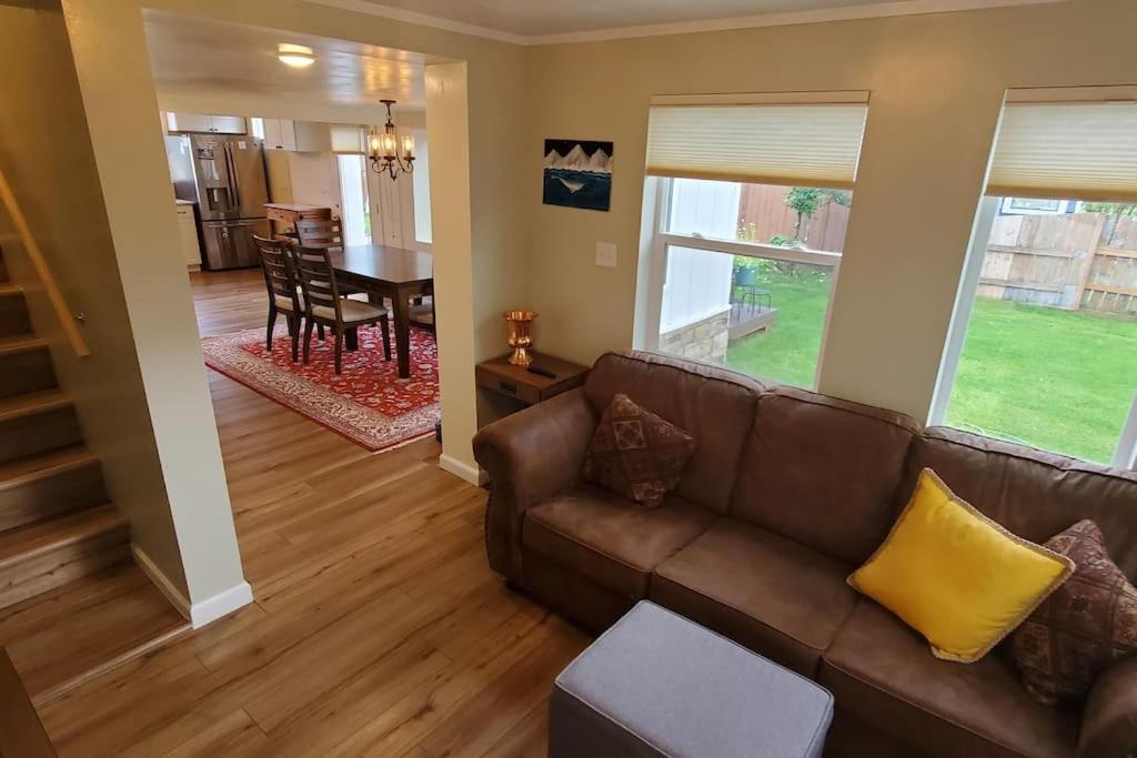 Luxury Dt Cottage - Free Parking - Self Check-In Анкъридж Екстериор снимка