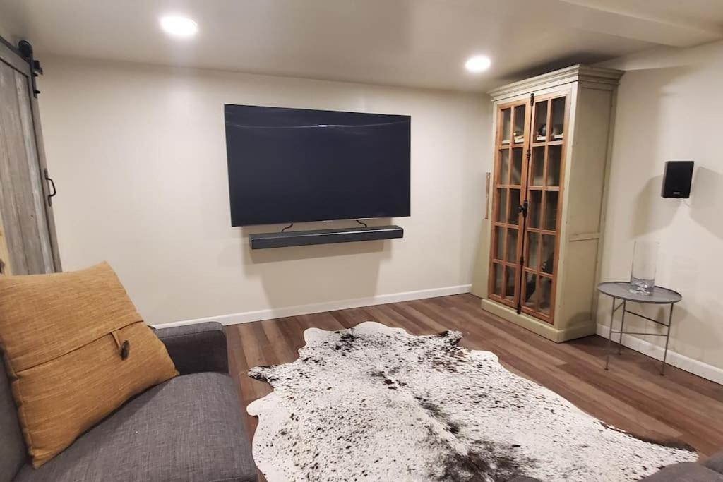 Luxury Dt Cottage - Free Parking - Self Check-In Анкъридж Екстериор снимка