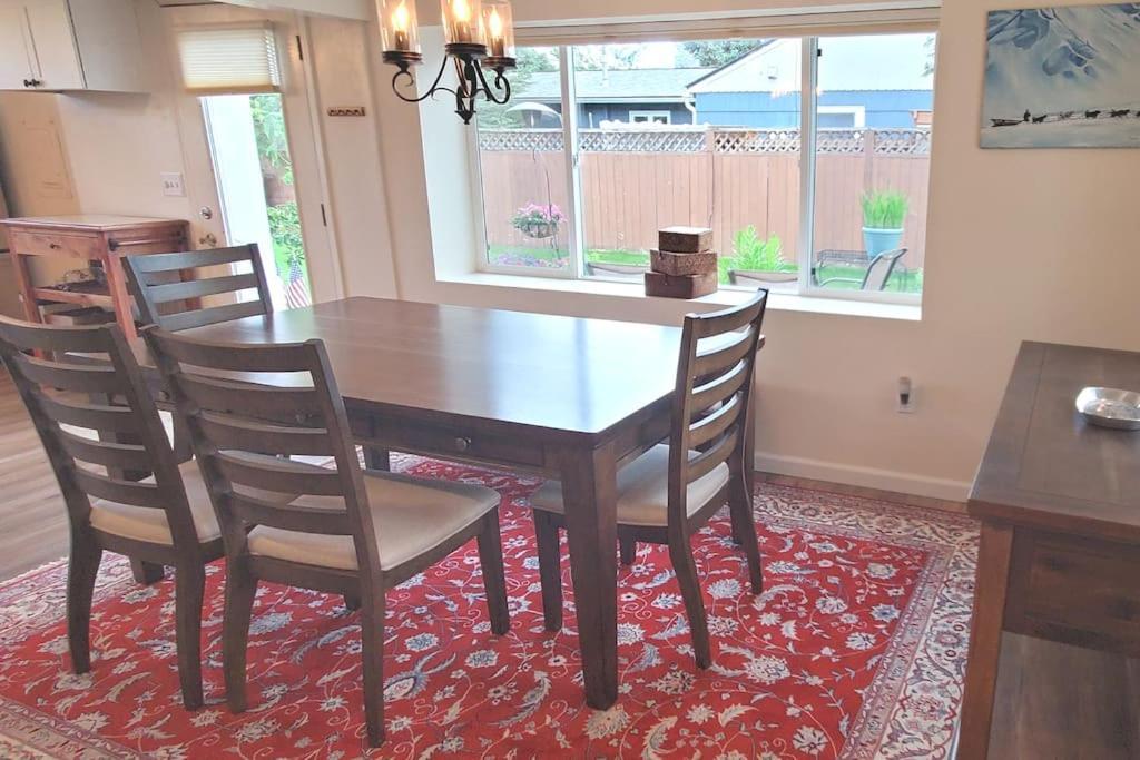 Luxury Dt Cottage - Free Parking - Self Check-In Анкъридж Екстериор снимка