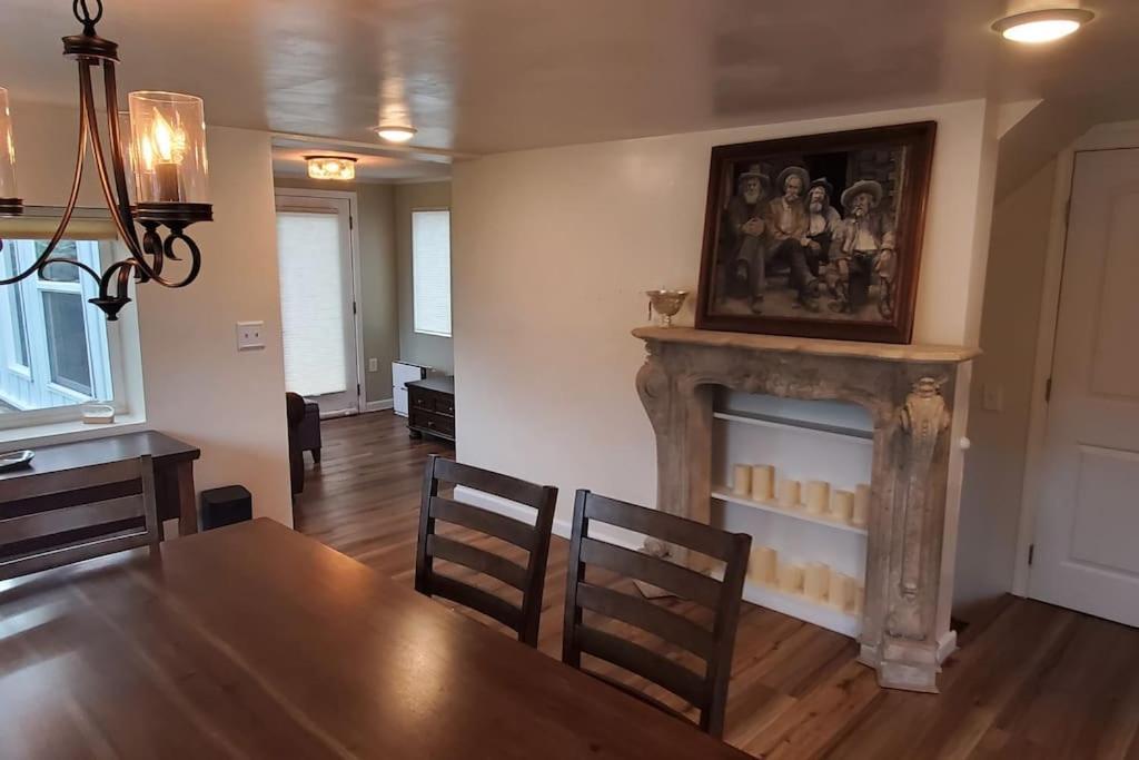 Luxury Dt Cottage - Free Parking - Self Check-In Анкъридж Екстериор снимка